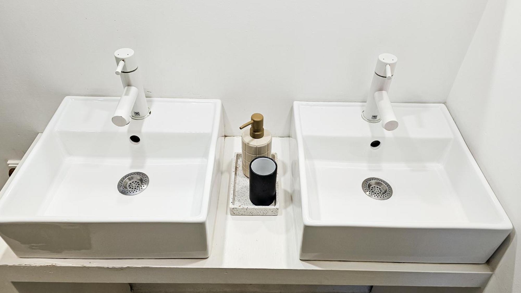 أمستردام The White Wilde - Studio In A Historic Canalhouse From 1799 المظهر الخارجي الصورة